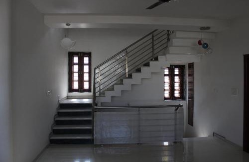 Gandhinagar House | Classic Dineout