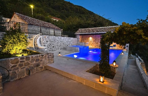 Seoca Villa | Classic Estate Villa