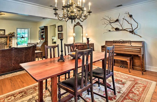 Montgomery House | Classic Family Home, 12 Miles to Downtown