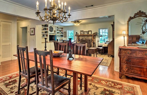 Montgomery House | Classic Family Home, 12 Miles to Downtown