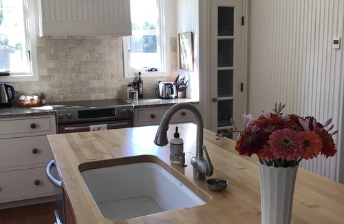 Water Mill House | Classic Farm House in the heart of Water Mill, 2.7mi To Beach