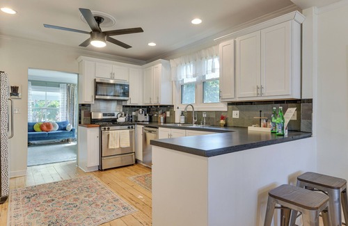 Forest Park House | Classic Forest Park Foursquare < 1 Mi to Blue Line