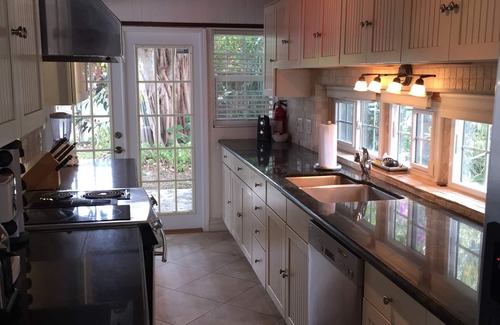 Coral Shores House | Classic Fort Lauderdale home only 1 mile to the beach!