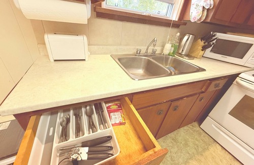 Chatham-Kent Apartment | Classic Grand Ground Level 1 bed Apartment in Downtown Chatham