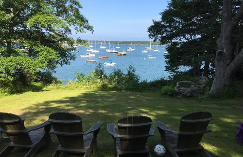 Round Pond House | Classic Harborfront Cottage for 6