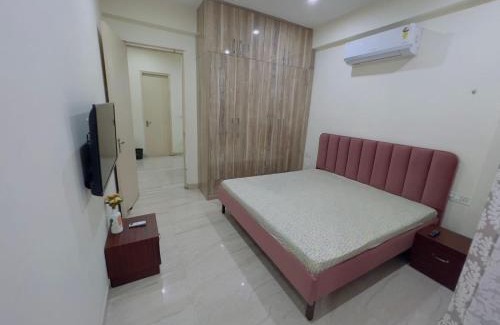 Zirakpur House | Classic Home by Sonia
