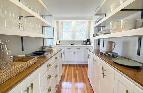 Hyannis Port House | Classic Hyannis Port Family House - Walk to the beach!