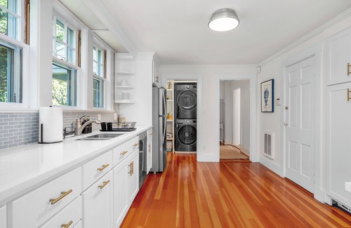 Hyannis Port House | Classic Hyannis Port Family House - Walk to the beach!