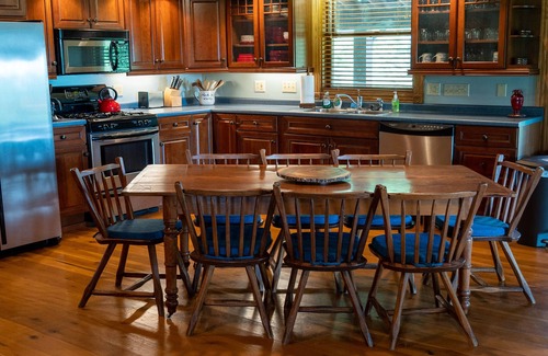 Taylorsville Cabin | Classic Kentucky Farm: Bluegrass - Bourbon - PGA -Firepit-Horse Country-WiFi