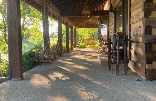 Taylorsville Cabin | Classic Kentucky Farm: Bluegrass - Bourbon - PGA -Firepit-Horse Country-WiFi