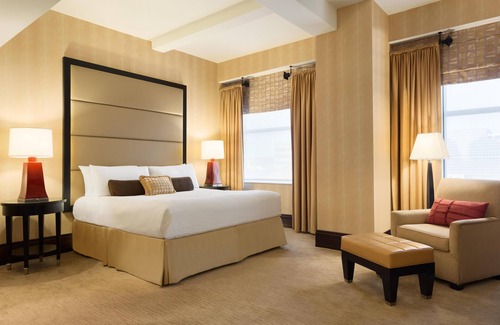 Downtown Wilmington Hotel | Classic King Room in Landmark Hotel Heart of Wilmington-Free Wifi -Spacious Bath