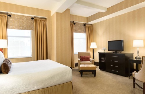 Downtown Wilmington Hotel | Classic King Room in Landmark Hotel Heart of Wilmington-Free Wifi -Spacious Bath