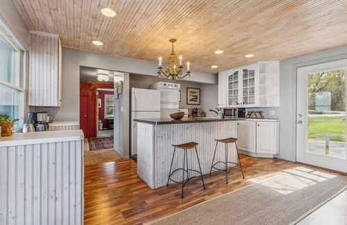 Detroit Lakes Cottage | Classic Lake Melissa Cottage, just steps away from the water on the South Bay!