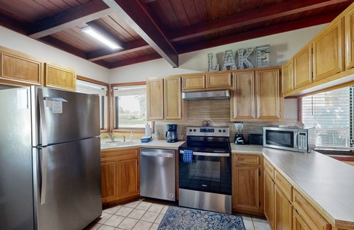Kingsland House | Classic Lakefront Cottage w/Private Dock, Lovely Lake View, Backyard & WiFi