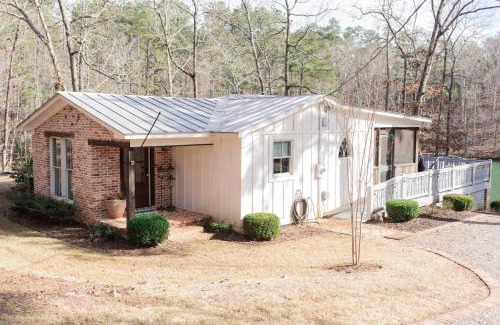 Modoc House | Classic Lakeside Cottage