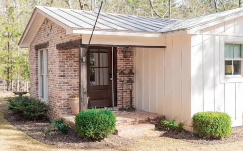 Modoc House | Classic Lakeside Cottage