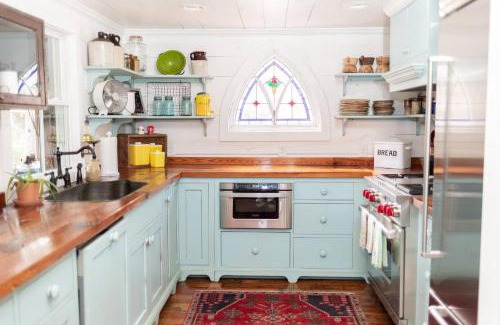 Modoc House | Classic Lakeside Cottage