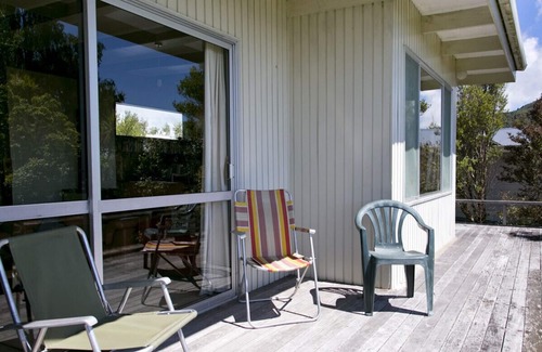 Taupo District Cottage | Classic Lakeside - Kuratau Bach