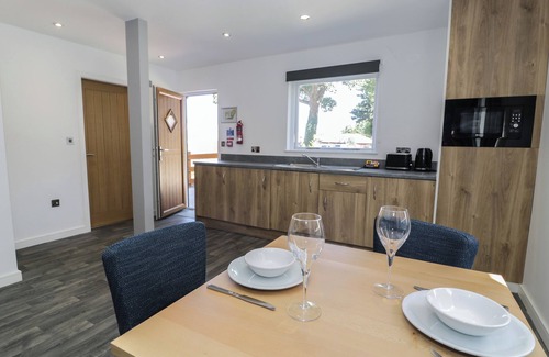 Dyserth Cottage | CLASSIC LODGE 16, family friendly, with pool in Dyserth