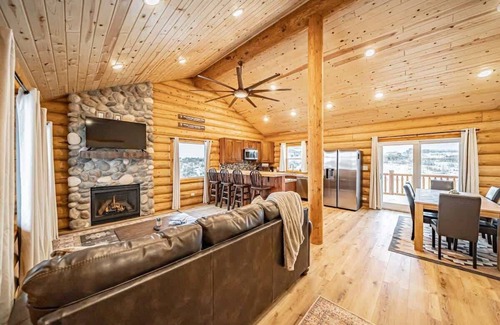 Tetonia Cabin | Classic Log Cabin, Epic Teton Views, & Pets OK!