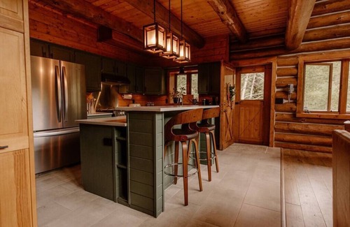 Lyons Cabin | Classic Log Cabin near Rocky Mt Nat'l Park and Ski