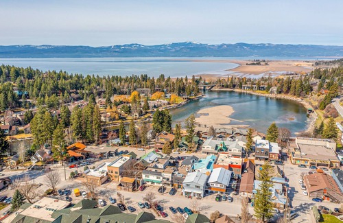 Bigfork Cabin | Classic log cabin with firepit - near Bigfork, Flathead Lake & Glacier