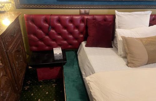 Cluj-Napoca City Centre Apartment | Classic Love Story in Old Cluj II