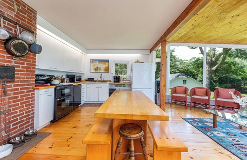 Harpswell House | Classic Maine cottage set on its own peninsula with stunning views