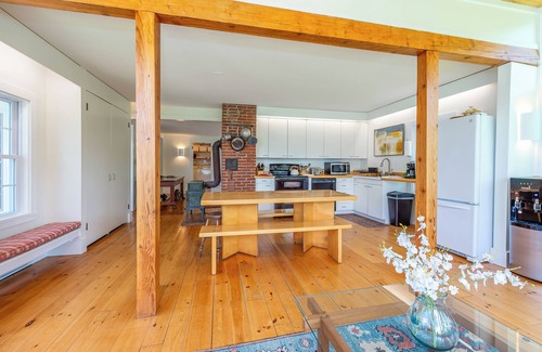 Harpswell House | Classic Maine cottage set on its own peninsula with stunning views