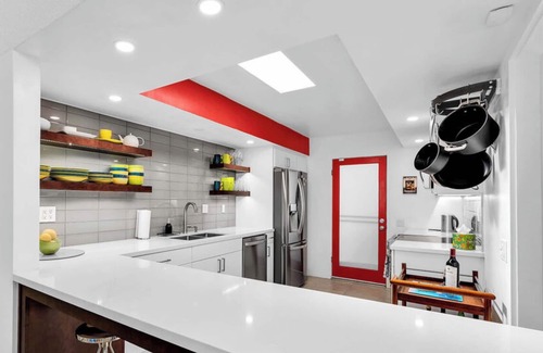 Canyon Corridor Condo | Classic mid-century condo with mountain views