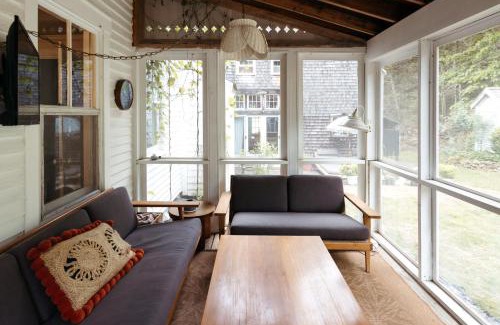 Friendship House | Classic MidCoast Maine Farmhouse near the Water