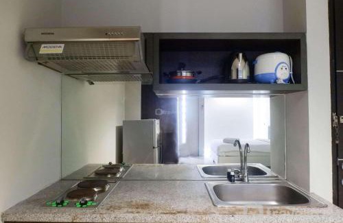 Siwalankerto Apartment | Classic Modern Studio Room Apartment at The Square Surabaya By Travelio
