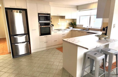 Whangarei Heads House | Classic NZ Bach on the Waterfront - Whangarei Heads