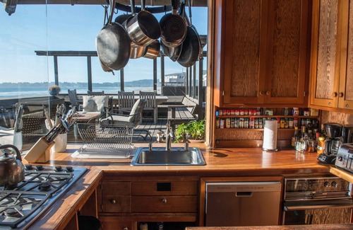 Stinson Beach House | Classic Oceanfront Stinson - The Whale House
