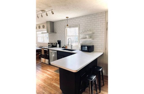 Covington House | Classic on Cherry- Private Home - 1.3m from Town square -Covington -Mystic Falls