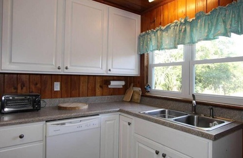 South Carolina Lowcountry House | Classic on the St. Helena Sound;Sunset Views;Private Beachfront Gazebo;Screened Porch;CableTV/Wifi