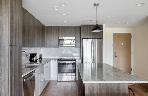 Pentagon City Apartment | Classic Pentagon City 1BR w/Doorman & Gym, nr Shopping, by Blueground