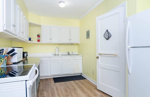 South End House | Classic pet-friendly lower level 3 bedroom duplex!