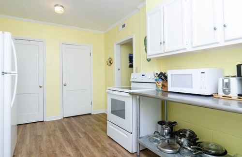 South End House | Classic pet-friendly lower level 3 bedroom duplex!