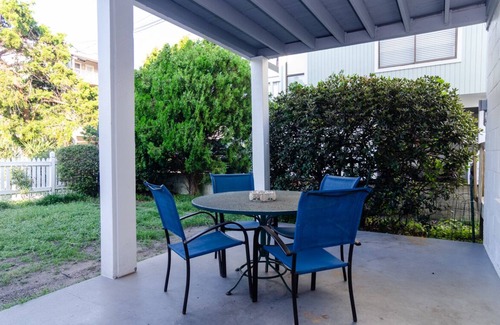 South End House | Classic pet-friendly lower level 3 bedroom duplex!