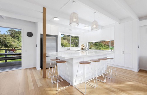 Portsea House | Classic, Portsea holiday home close to beaches and Village (sleeps 11)