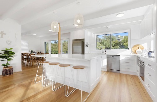 Portsea House | Classic, Portsea holiday home close to beaches and Village (sleeps 11)