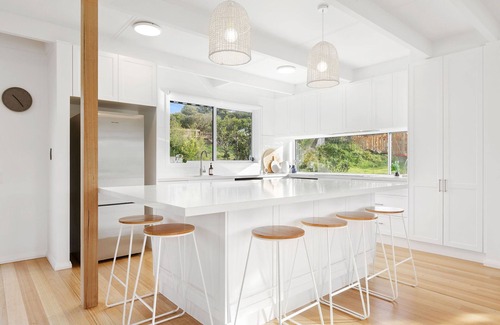 Portsea House | Classic, Portsea holiday home close to beaches and Village (sleeps 11)