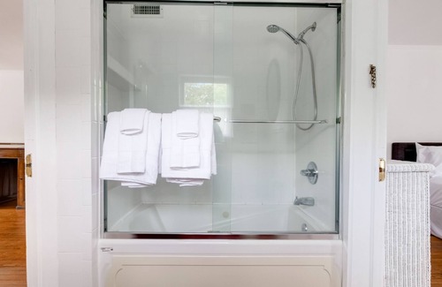 Westhampton House | Classic Private Hamptons Country Home | Historic estate in Westhampton