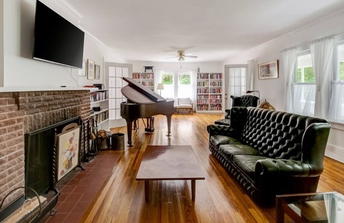 Westhampton House | Classic Private Hamptons Country Home | Historic estate in Westhampton