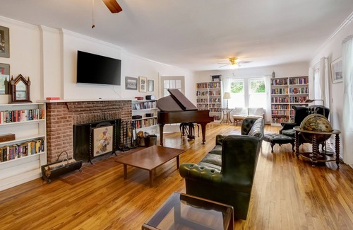 Westhampton House | Classic Private Hamptons Country Home | Historic estate in Westhampton