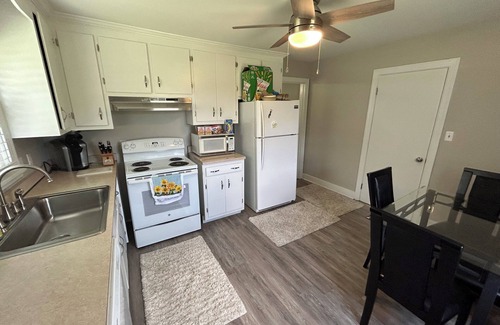 Montpelier House | Classic renovated 2-bedroom Ranch in Montpelier