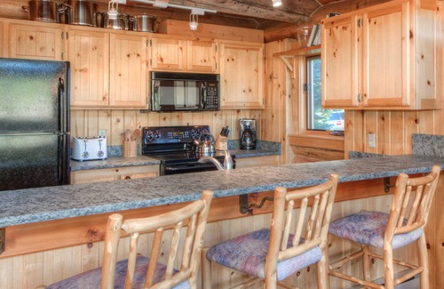 Gallatin Gateway Cabin | Classic Riverfront Cabin