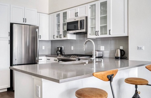 Central San Mateo Apartment | Classic San Mateo 1BR w/ Gym, A/C & W/D, nr Caltrain, by Blueground