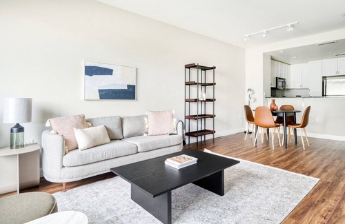 Santa Clara Apartment | Classic Santa Clara 1BR w/W/D & Gym, walk to Safeway, by Blueground